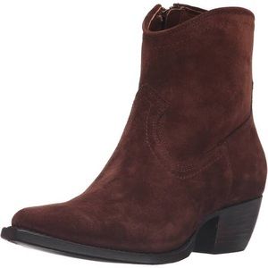 NIB Frye Sacha Short Boot in Brown Suede